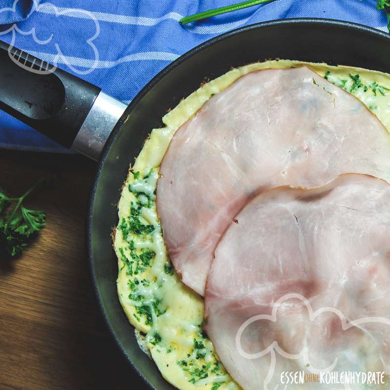 Pfannkuchenrolle mit Schinken - Essen ohne Kohlenhydrate